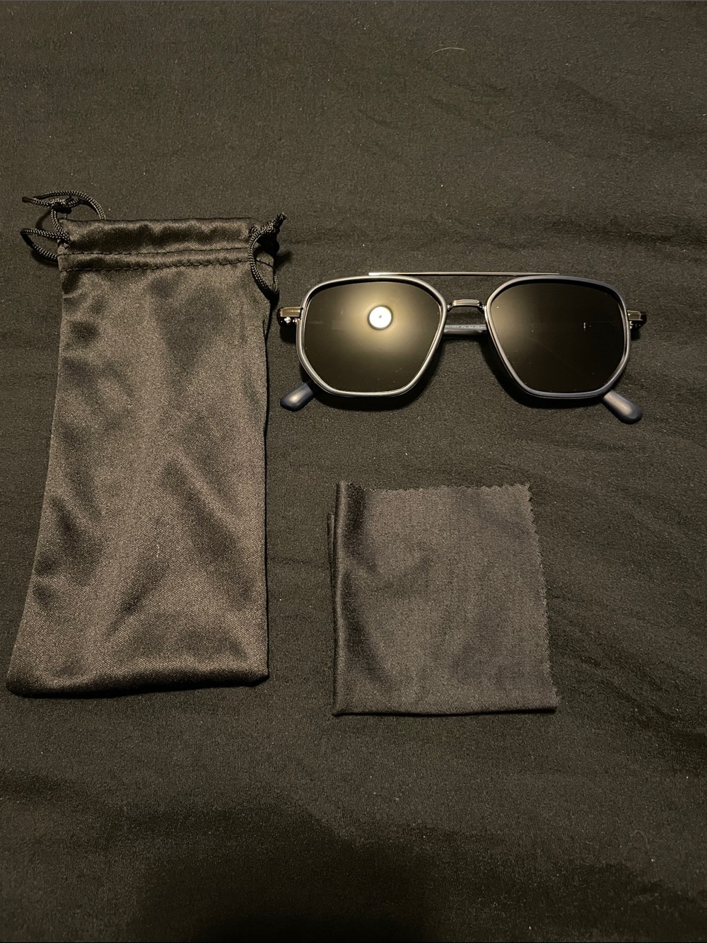 Dark blue/navy sunglasses